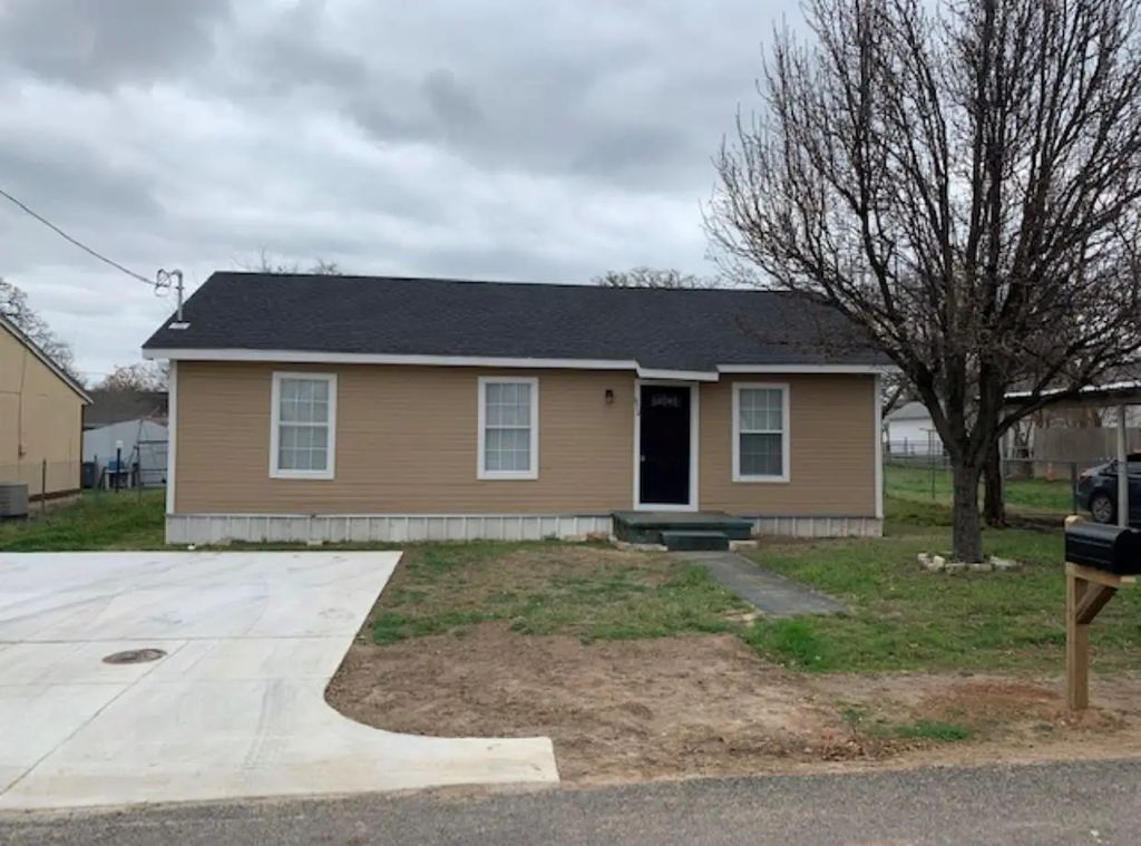 670 W Oak Street, Stephenville