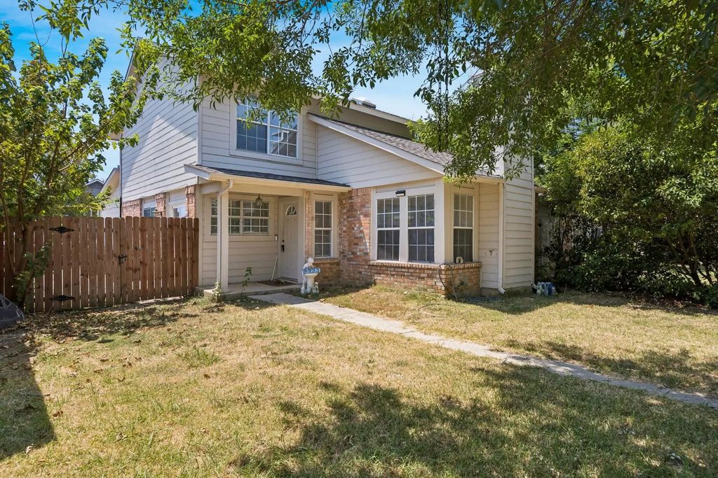 9933 Pack Saddle Trail, Fort Worth