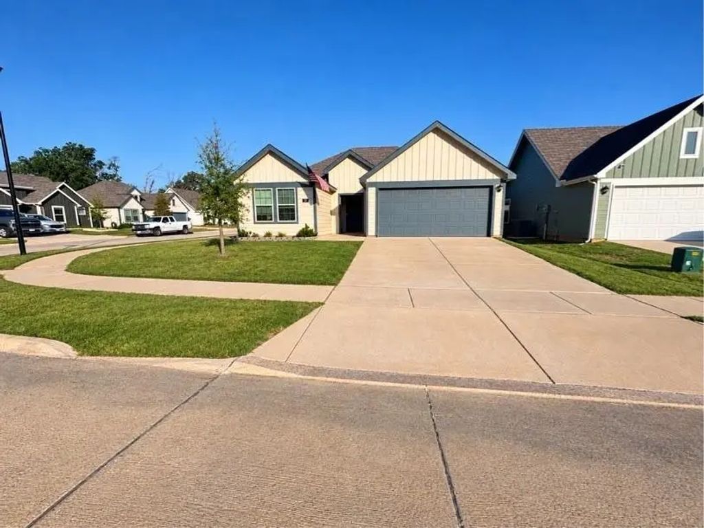 192 Hunters Way, Canton