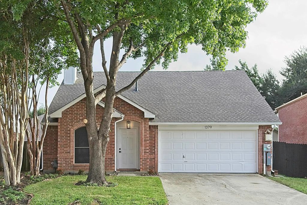 1379 Honeysuckle Lane, Lewisville