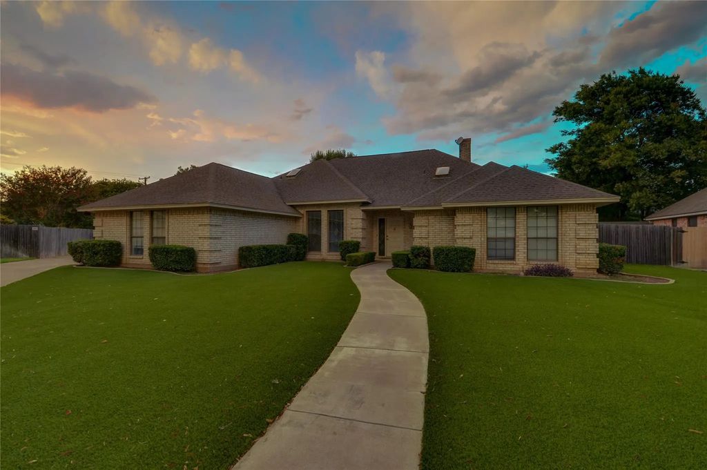 8240 Saddlebrook Drive, Benbrook