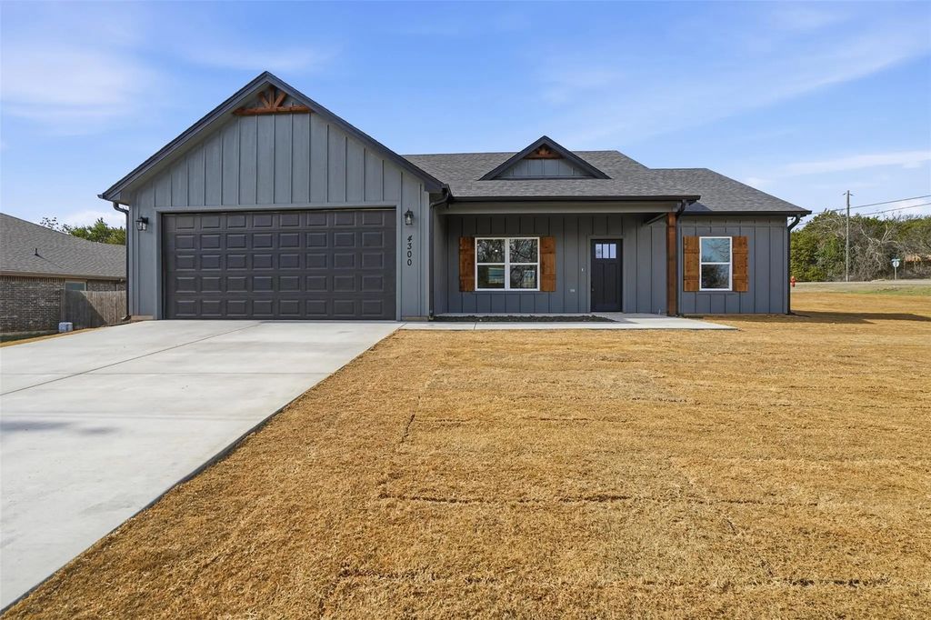 4300 Lucero Drive, Granbury