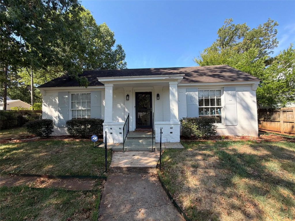 1113 S Sylvan Avenue, Palestine