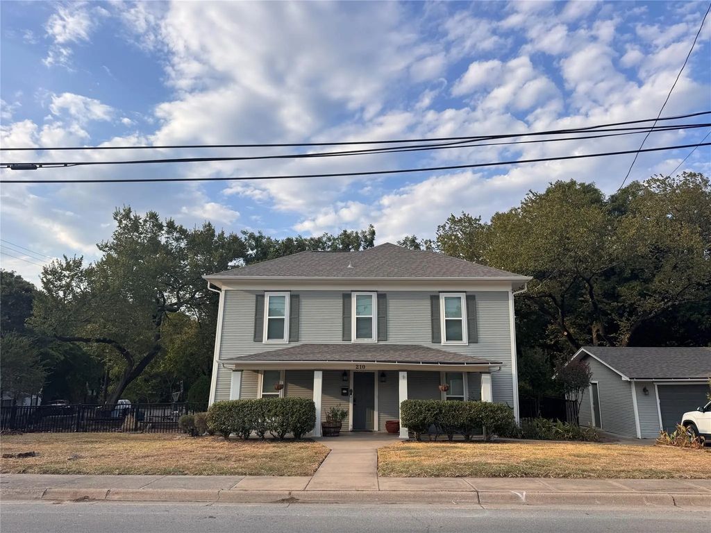 210 W Spring Street, Weatherford