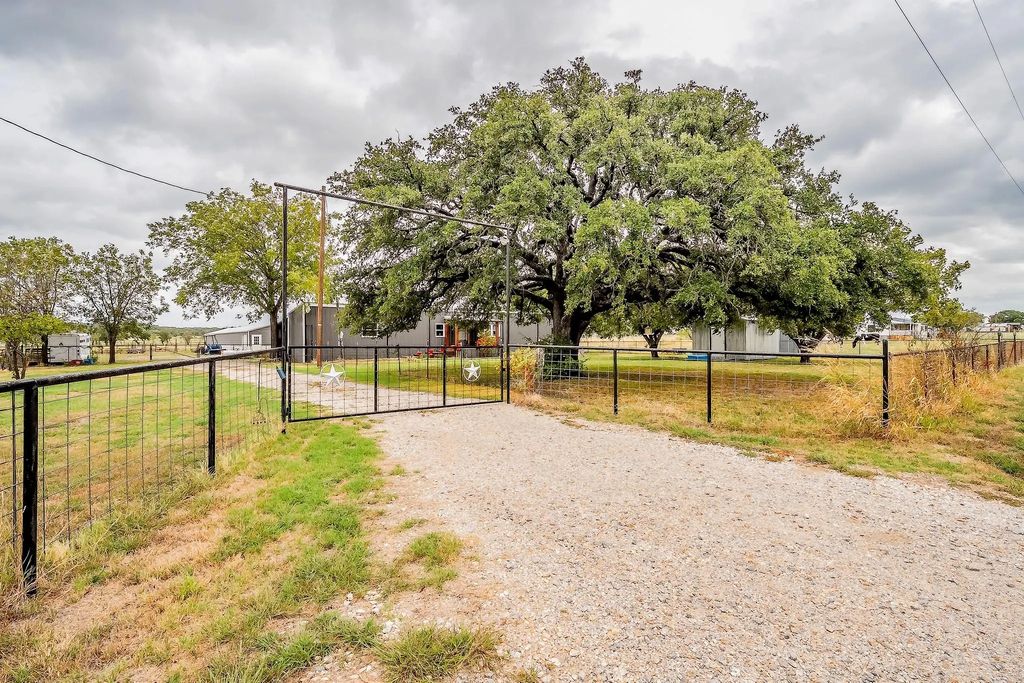 87 Ledbetter Drive, Mineral Wells