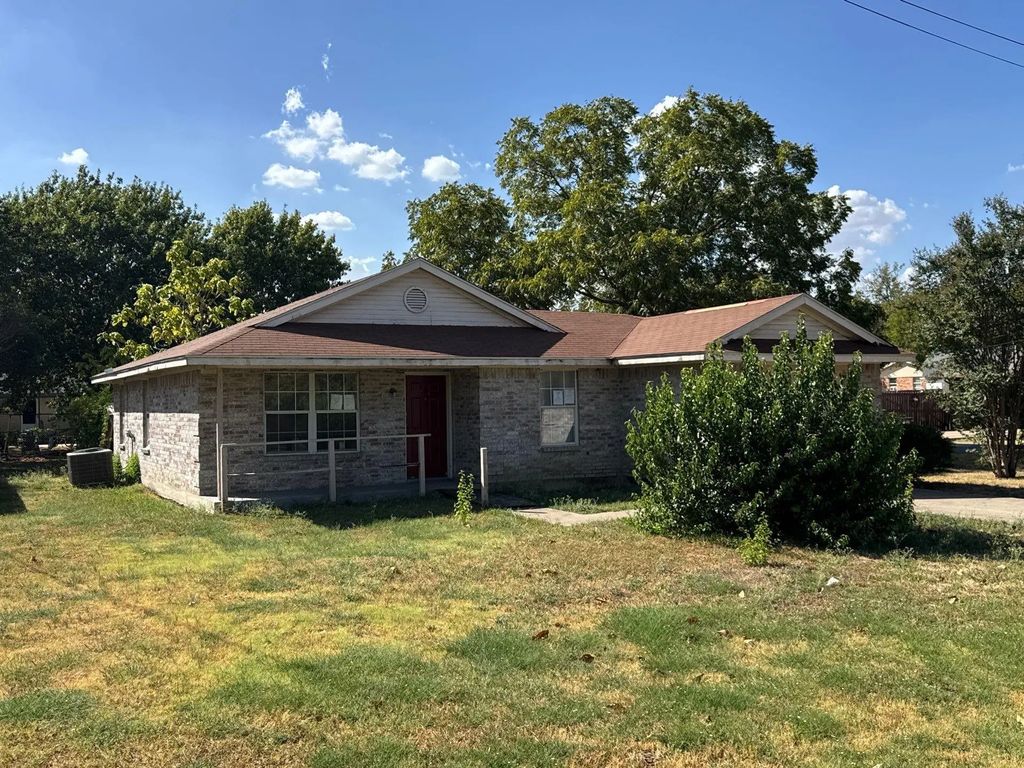 800 Maple Street, Howe