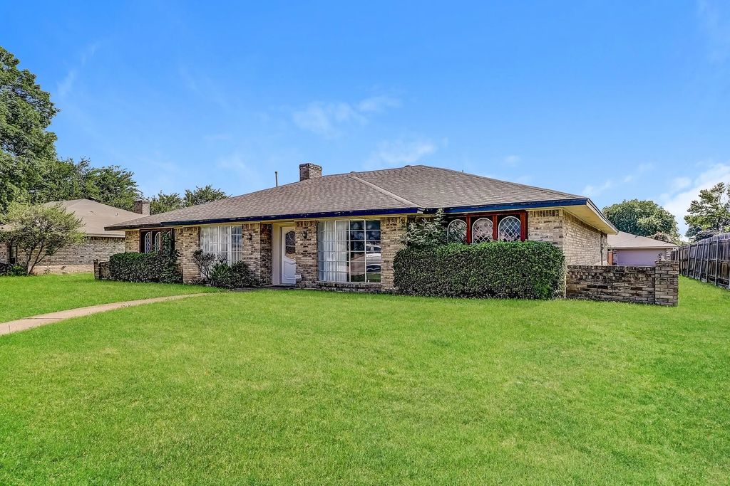 1021 Shadywood Lane, DeSoto