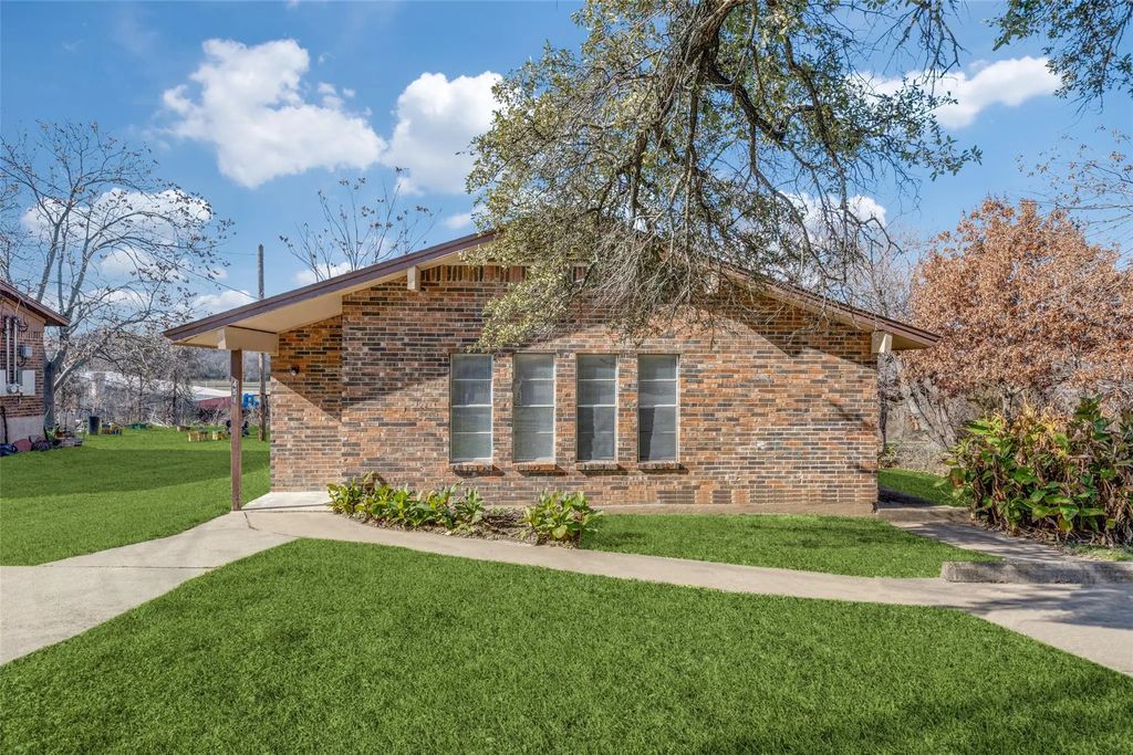 451 Wilshire Avenue, Azle