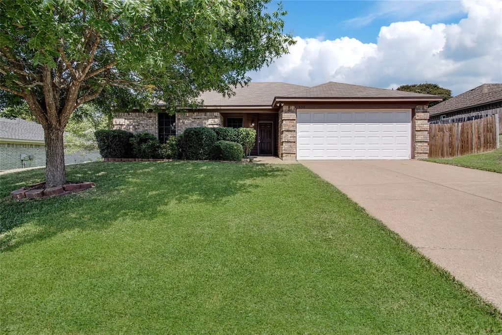 636 Ozark Avenue, Burleson