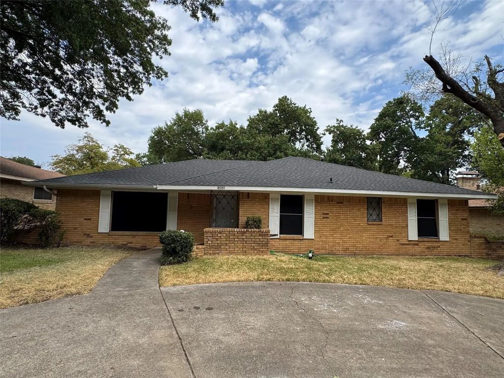 2121 Oak Valley Lane, Dallas