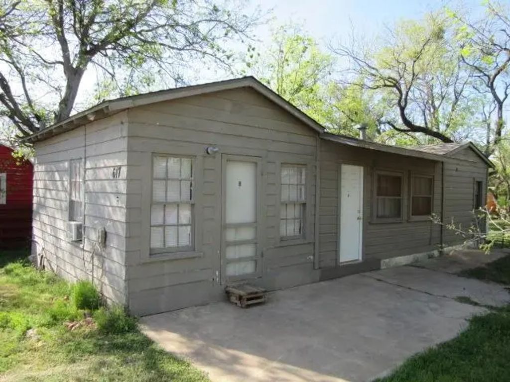 617 E North 18th Street B, Abilene