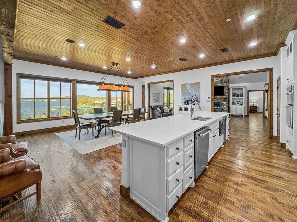 2504 Century Oak Drive 302, Graford