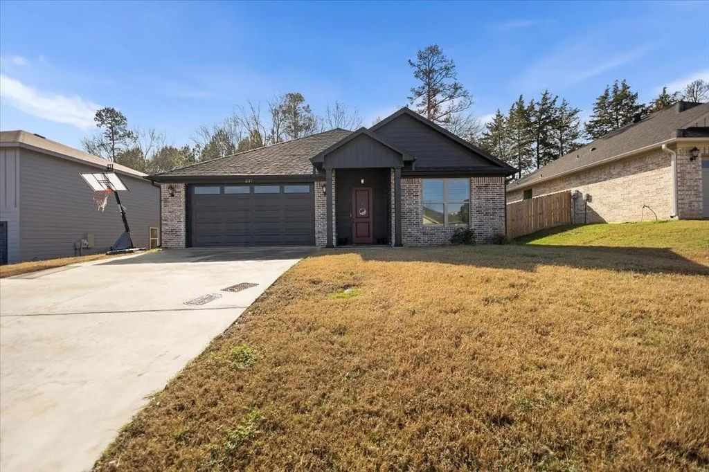 237 Oak Valley Drive, Gilmer