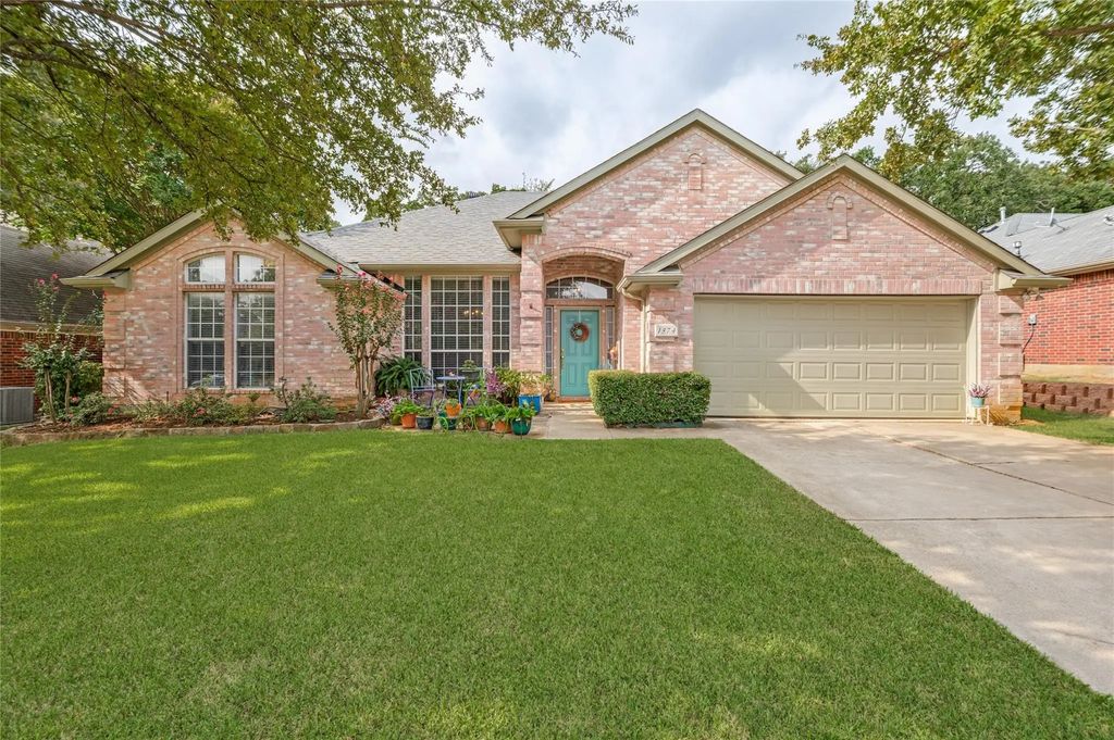 1374 Forest Creek Drive, Lewisville