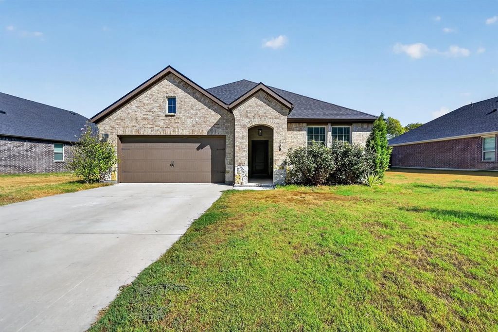 108 Lakeview Circle, Pilot Point