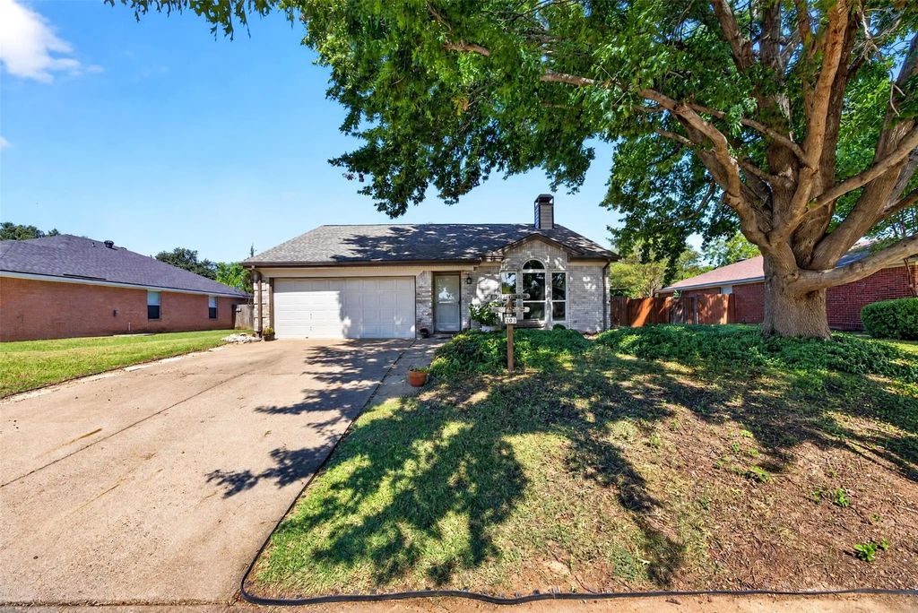 203 Briarglen Drive, Cedar Hill