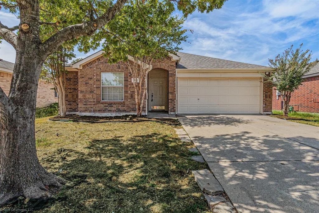 2011 Misty Hollow Court, Forney