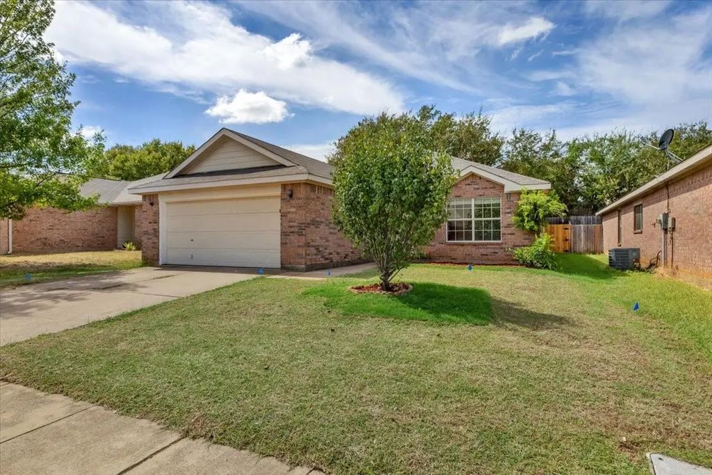 10333 Bear Hollow Drive, Fort Worth