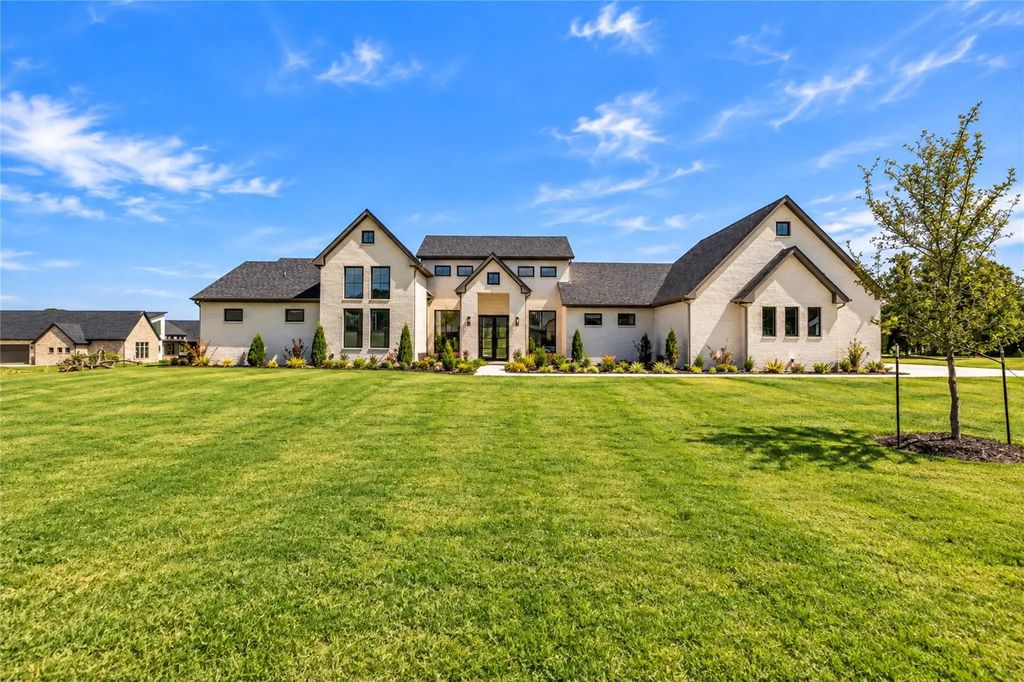 5825 Grey Wolf Court, Fort Worth