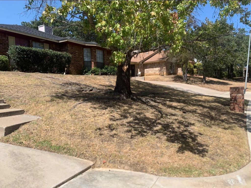 1904 Crooked Lane, Fort Worth