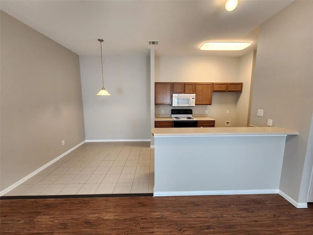 209 Deborah Lane, Crowley