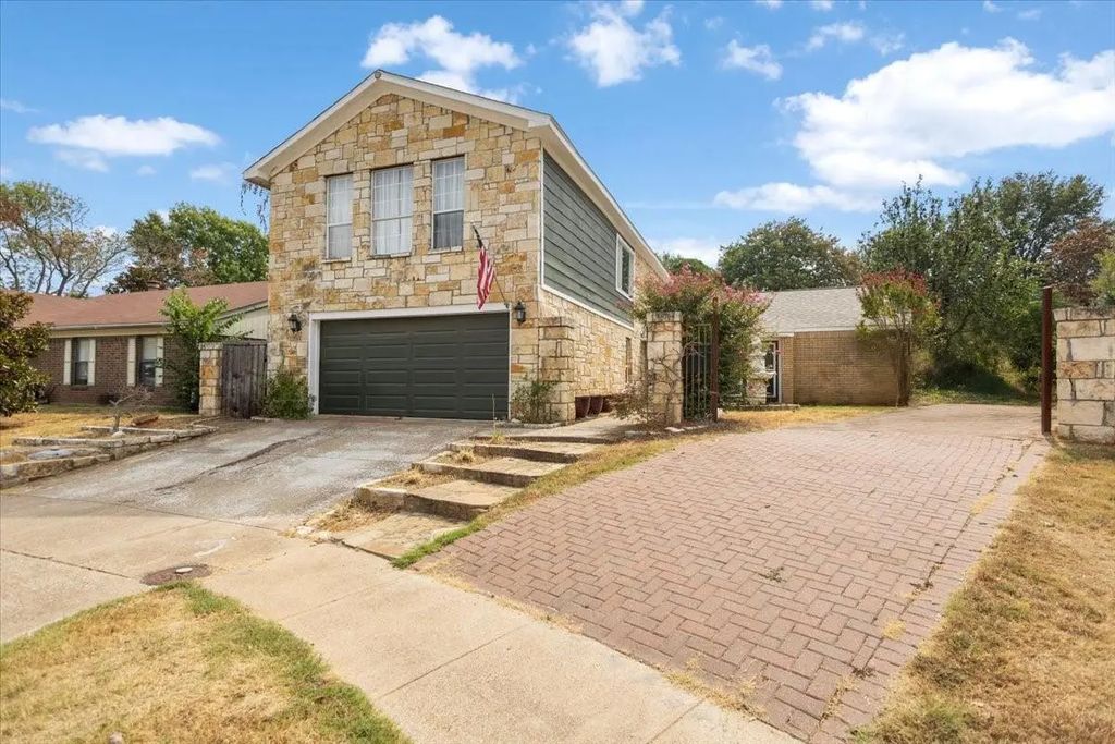1911 Wisteria Court, Flower Mound