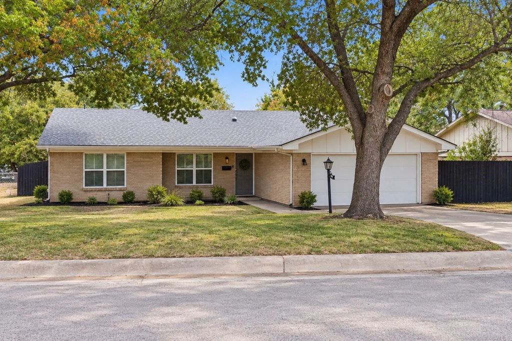 2912 Conejos Drive, Fort Worth