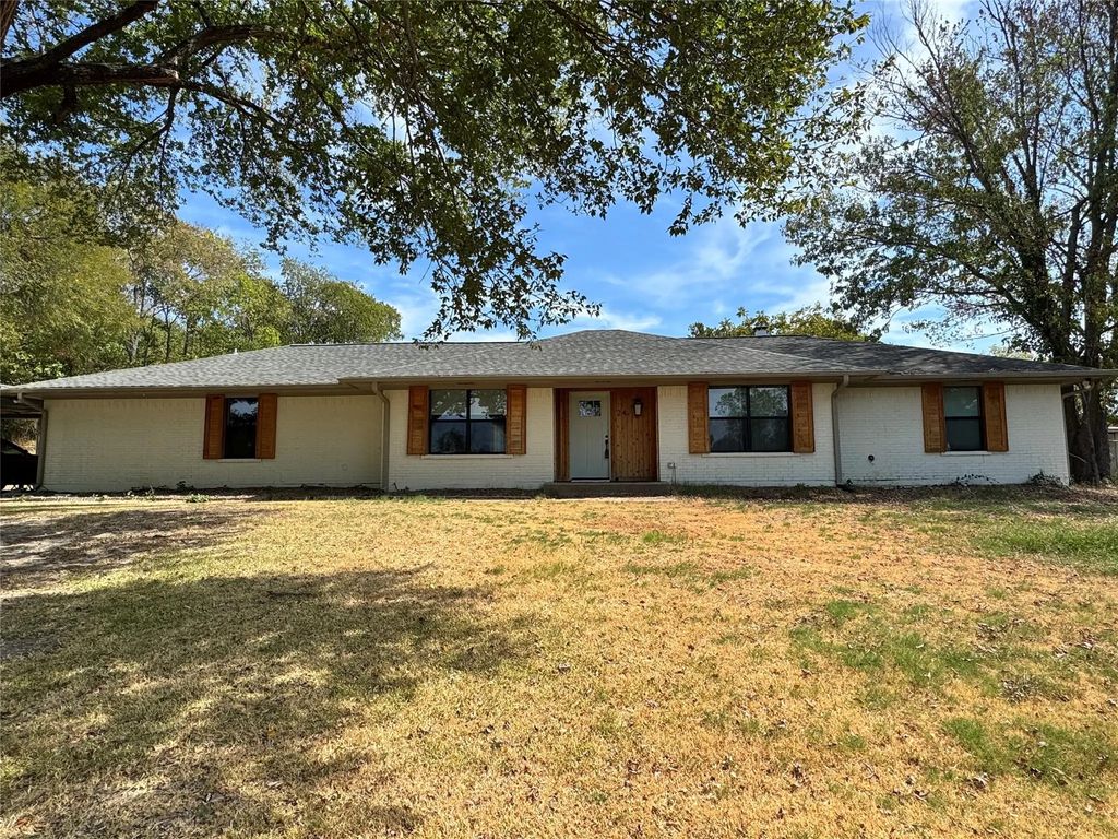 24 Lovers Lane, Forney