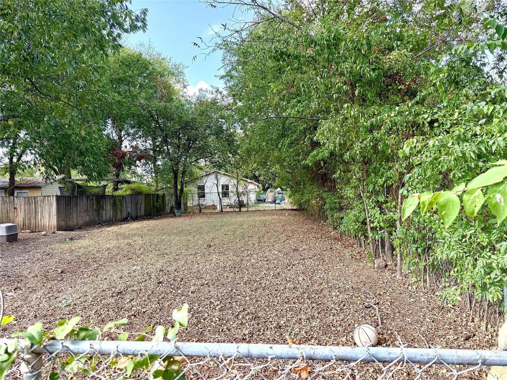 307 Robbins Street, Cleburne