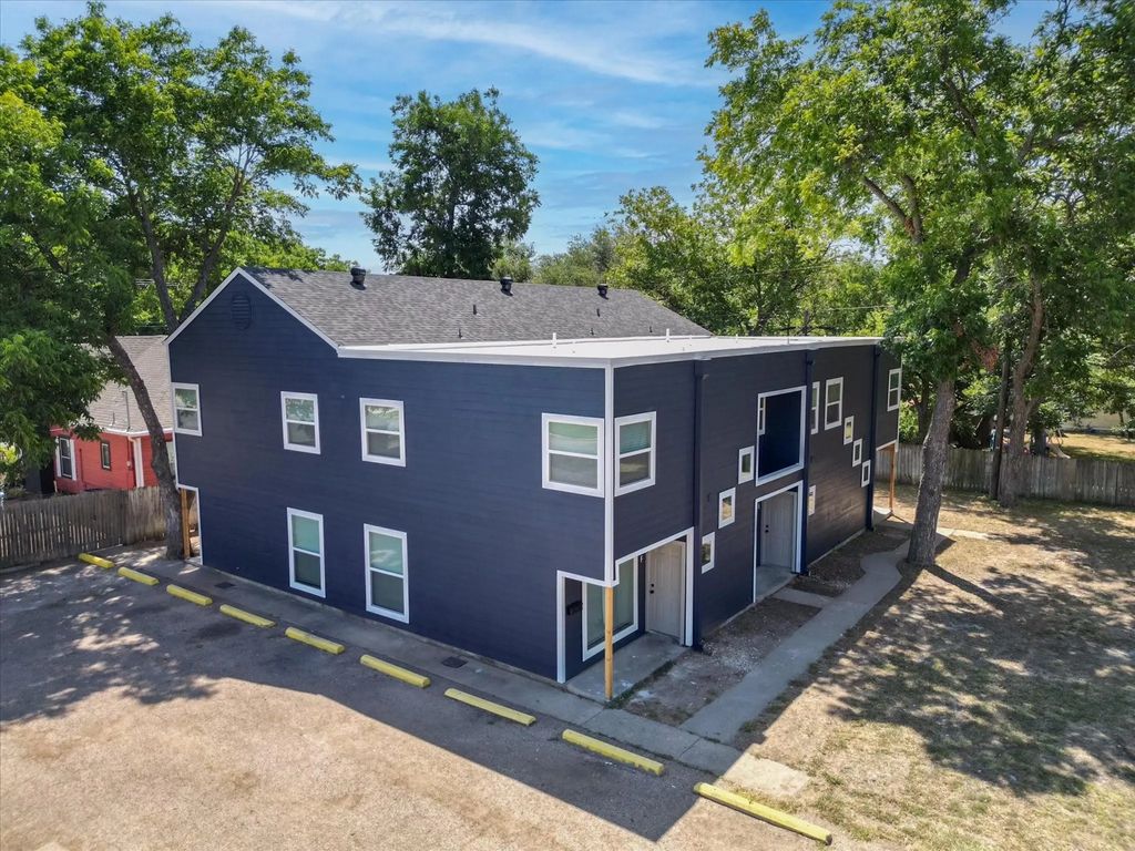 805 W Chambers Street F, Cleburne