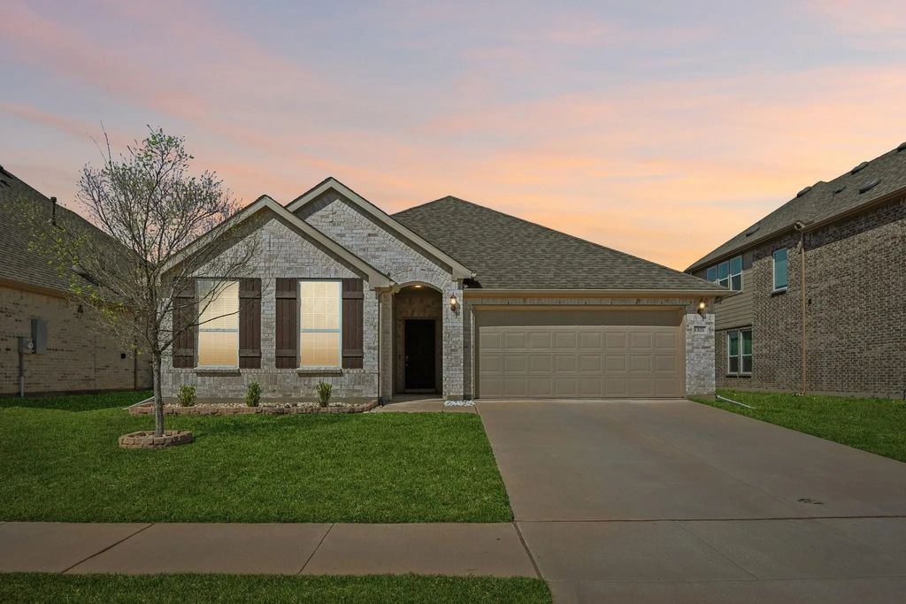 1521 Quentin Drive, Aubrey
