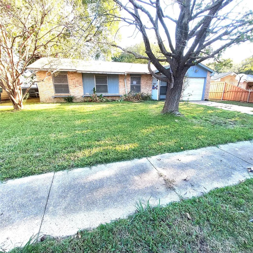 802 Dove Lane, Sherman