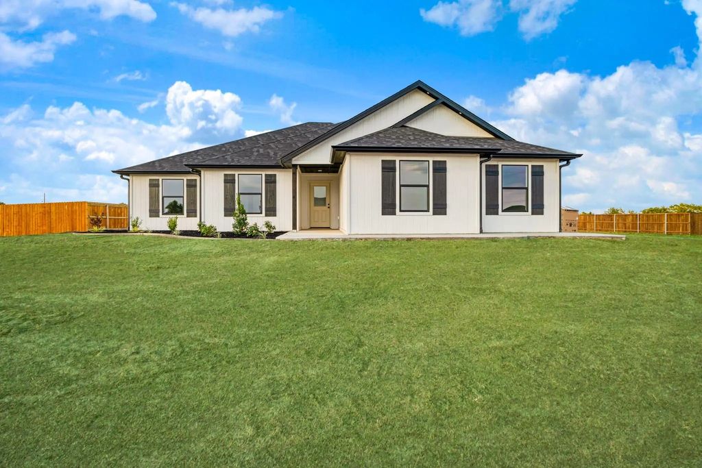 27 Private Road 33039, Brookston