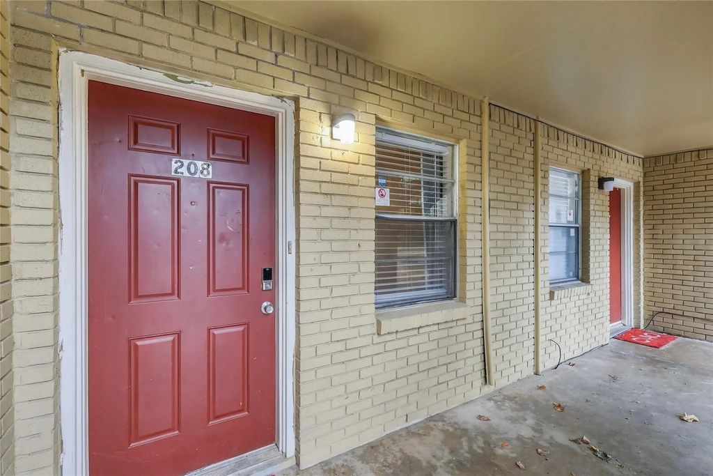 208 Alpine Court, Irving