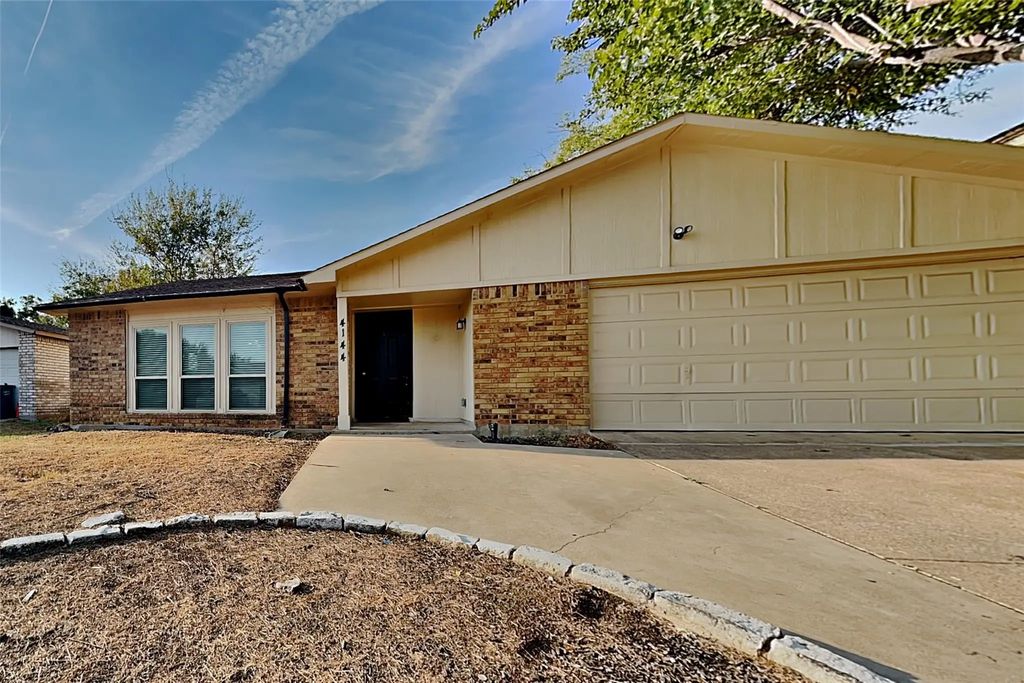 4144 Staghorn Circle S, Fort Worth