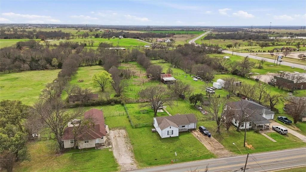 111 E Main Street, Gunter