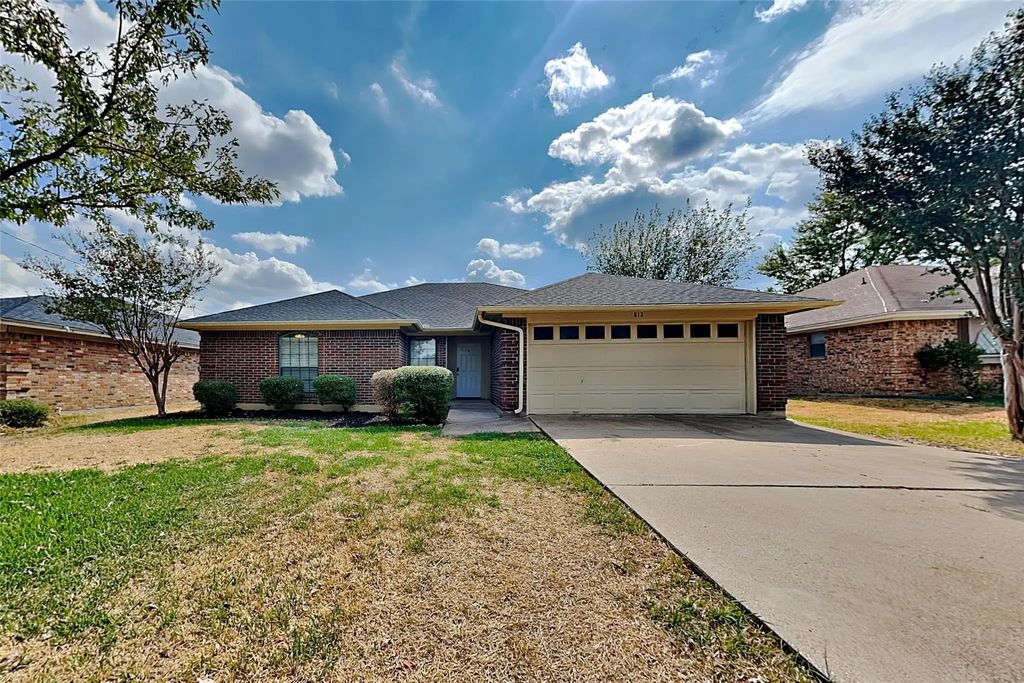 812 Wind Brooke Drive, Arlington