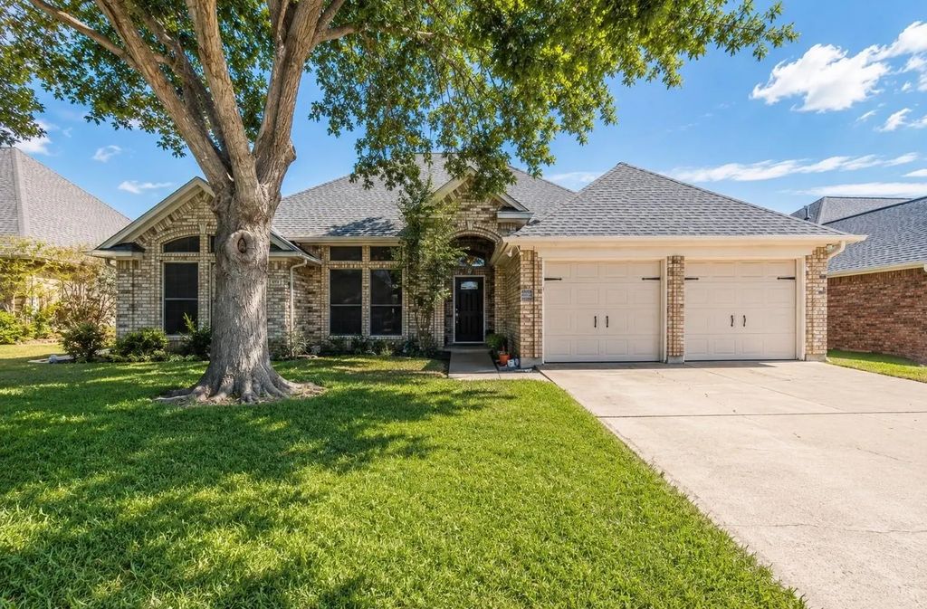 2207 Nugent Drive, Mansfield