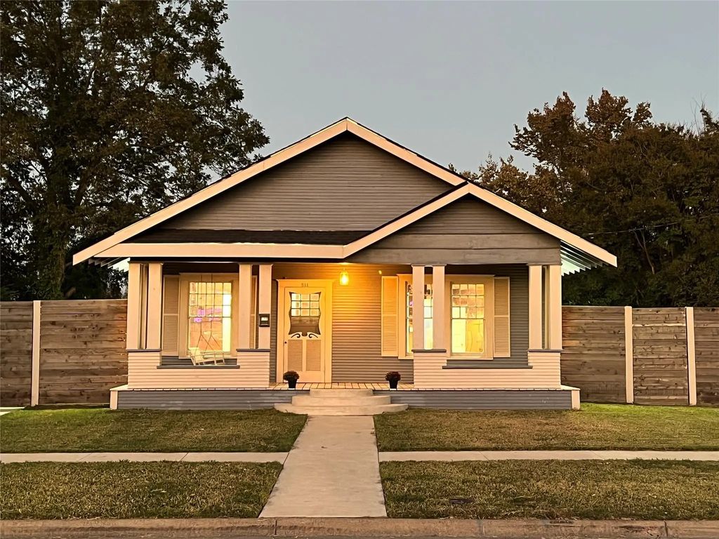 511 N Beaton Street, Corsicana