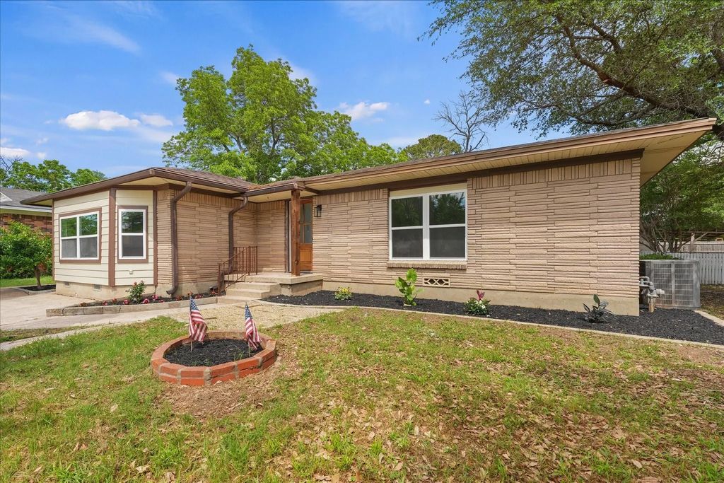 2002 Shawnee Street, Denton