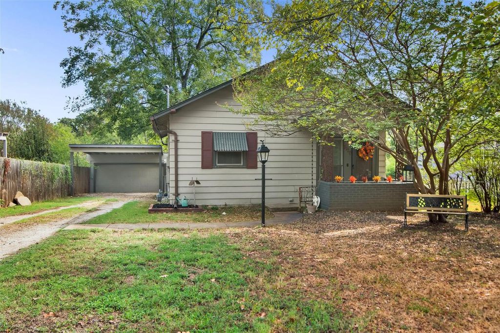 1720 S Fannin Avenue, Denison