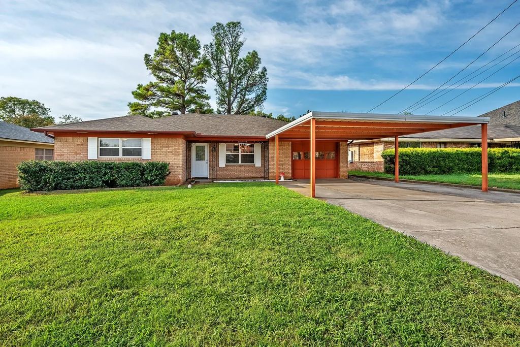 2710 W Walker Street, Denison
