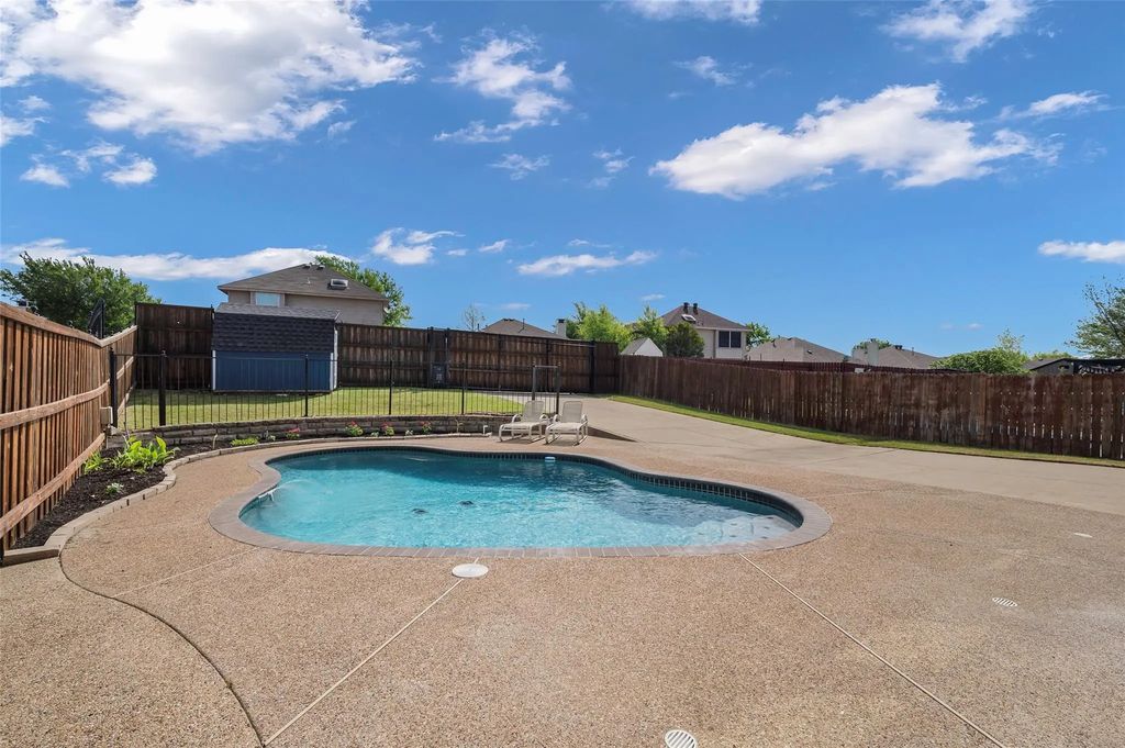 905 Elizabeth Drive, Lewisville