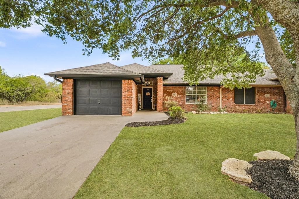 300 Wedgewood Drive, Stephenville