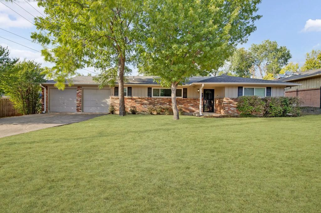 7005 Oakland Lane, North Richland Hills