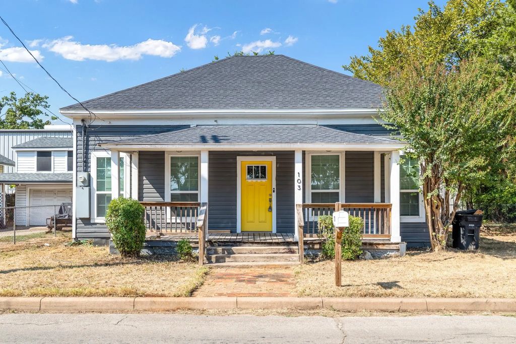 103 May Avenue, Cleburne