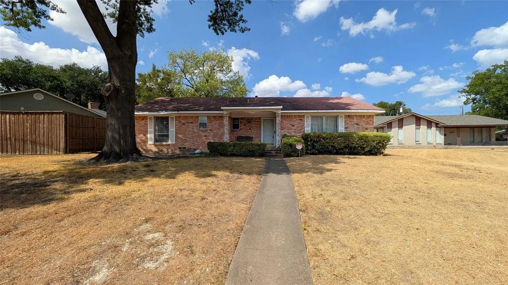 1453 Brook Valley Place, Dallas