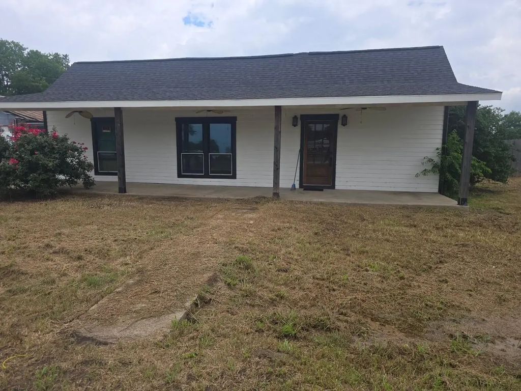 303 E Treadwell, Aquilla