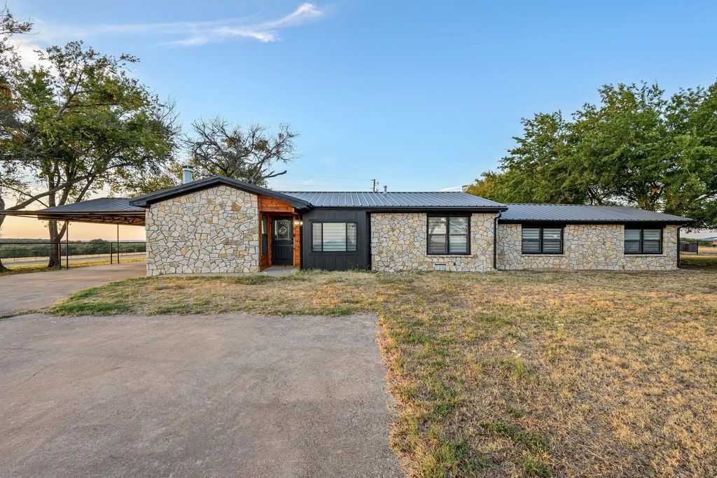 1095 County Road 407, Nemo