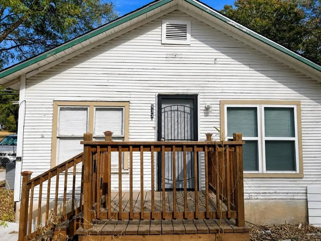 933 Gillham Road B, Fort Worth